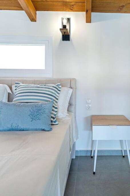 Sofia Suite, A Seafront Hideaway ! Pánormos المظهر الخارجي الصورة