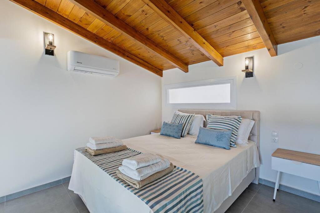 Sofia Suite, A Seafront Hideaway ! Pánormos المظهر الخارجي الصورة