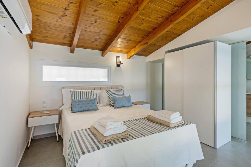 Sofia Suite, A Seafront Hideaway ! Pánormos المظهر الخارجي الصورة