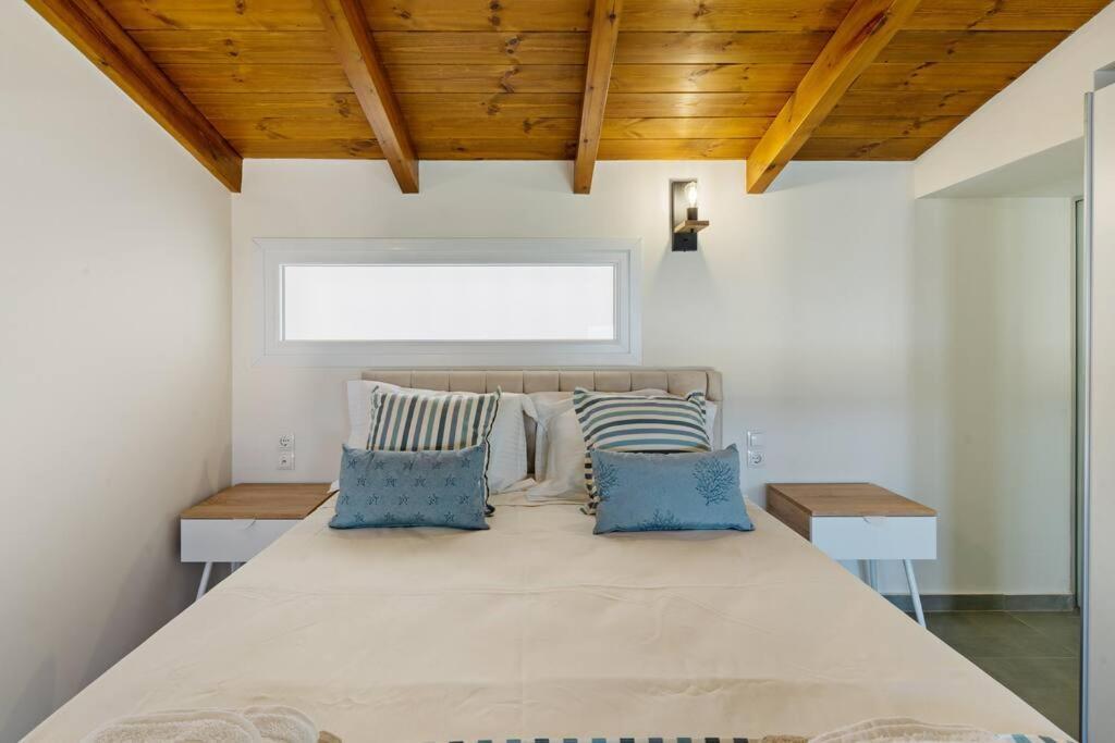 Sofia Suite, A Seafront Hideaway ! Pánormos المظهر الخارجي الصورة